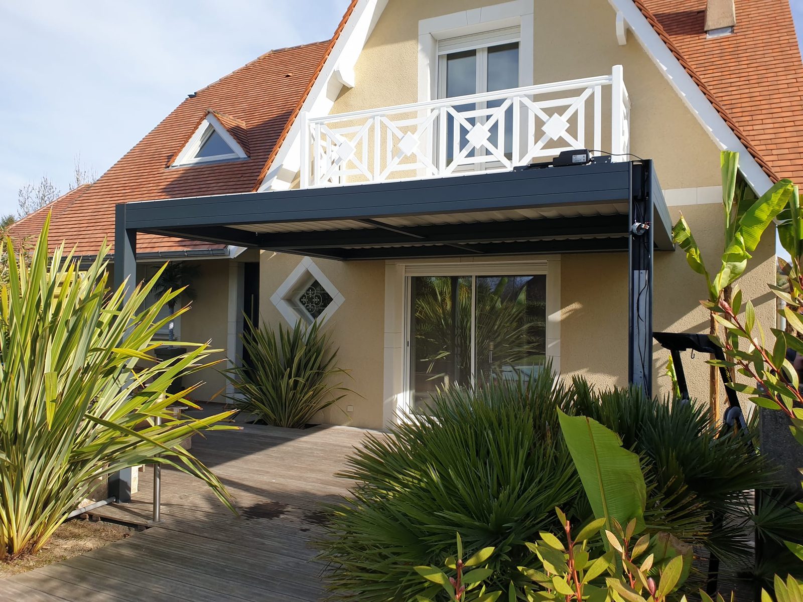 Réalisation VMV Habitat : pergola bioclimatique près de Pau