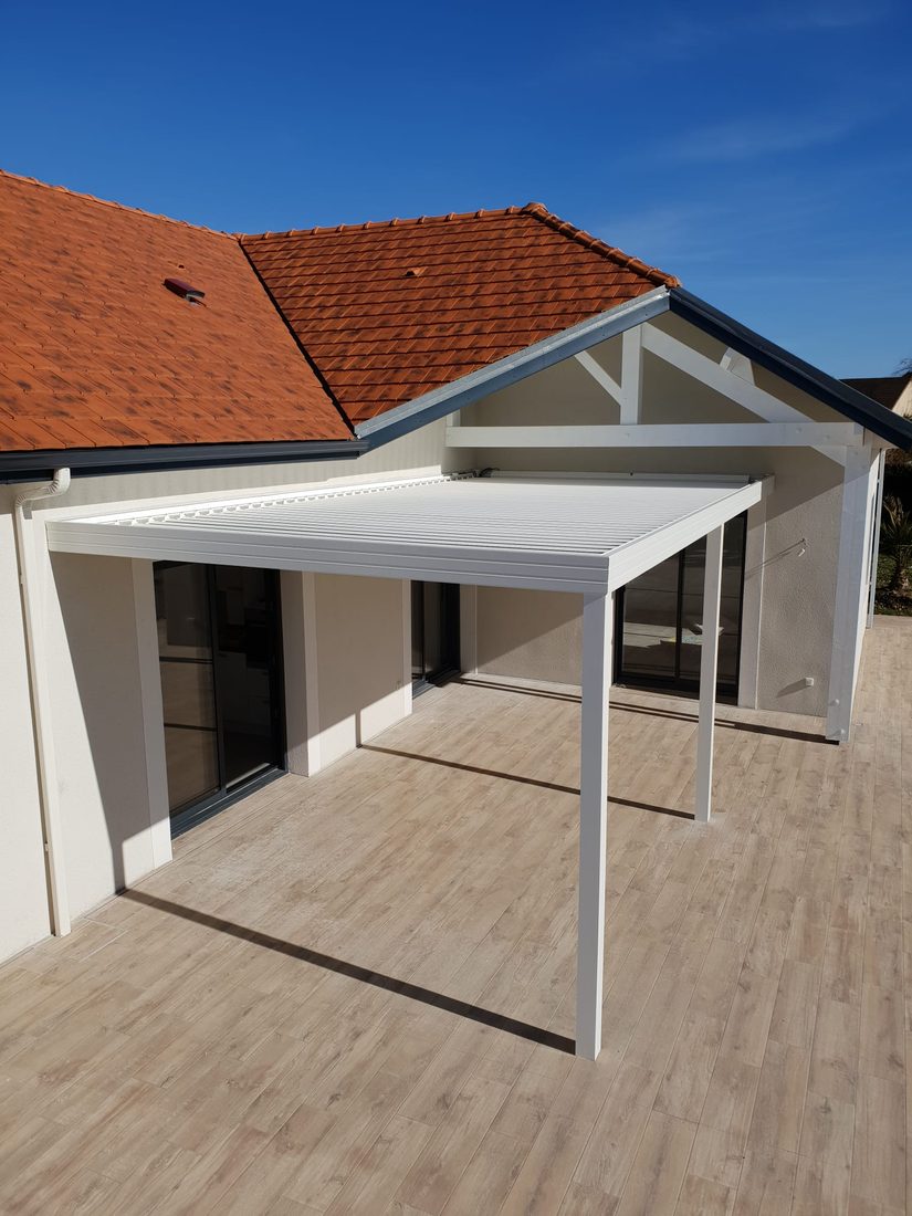 Véranda ou pergola bioclimatique : que choisir près de Pau ?